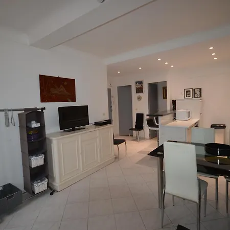 Appartement Two-bedroom - 3 Mn Walk To The Palais
