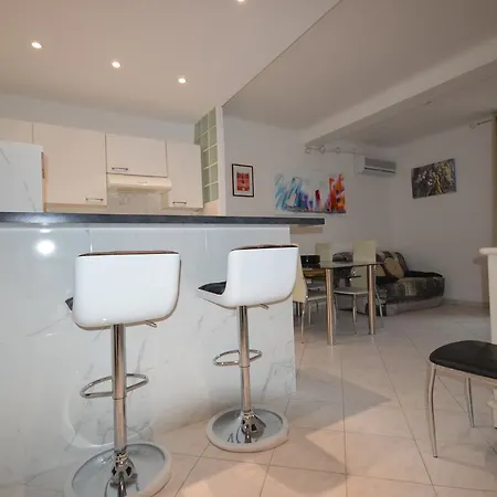 Two-bedroom - 3 Mn Walk To The Palais