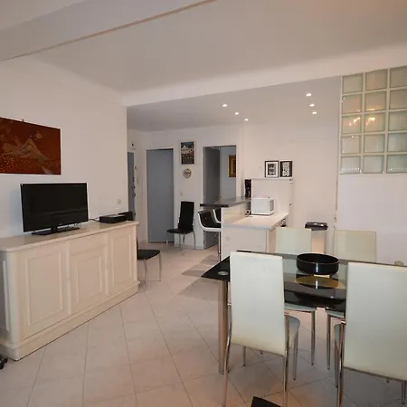 Two-bedroom - 3 Mn Walk To The Palais Cannes